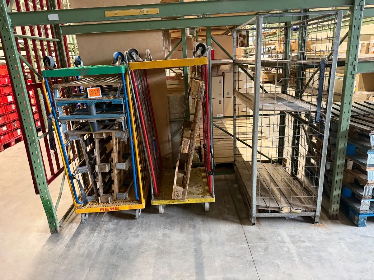 Lot of mesh transport trolleys + wooden pallets