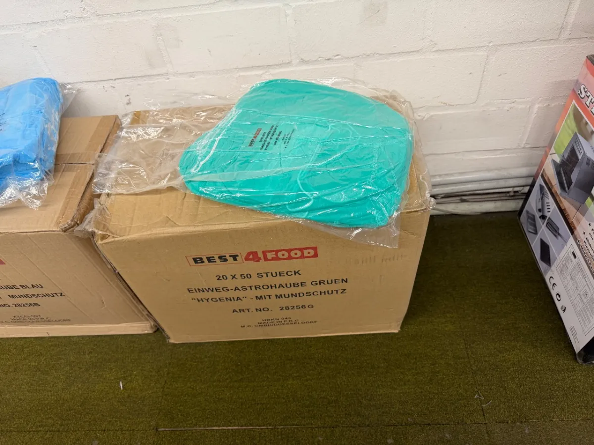 Lot de charlottes jetables avec masque (6 cartons, 1000 pièces chacun)