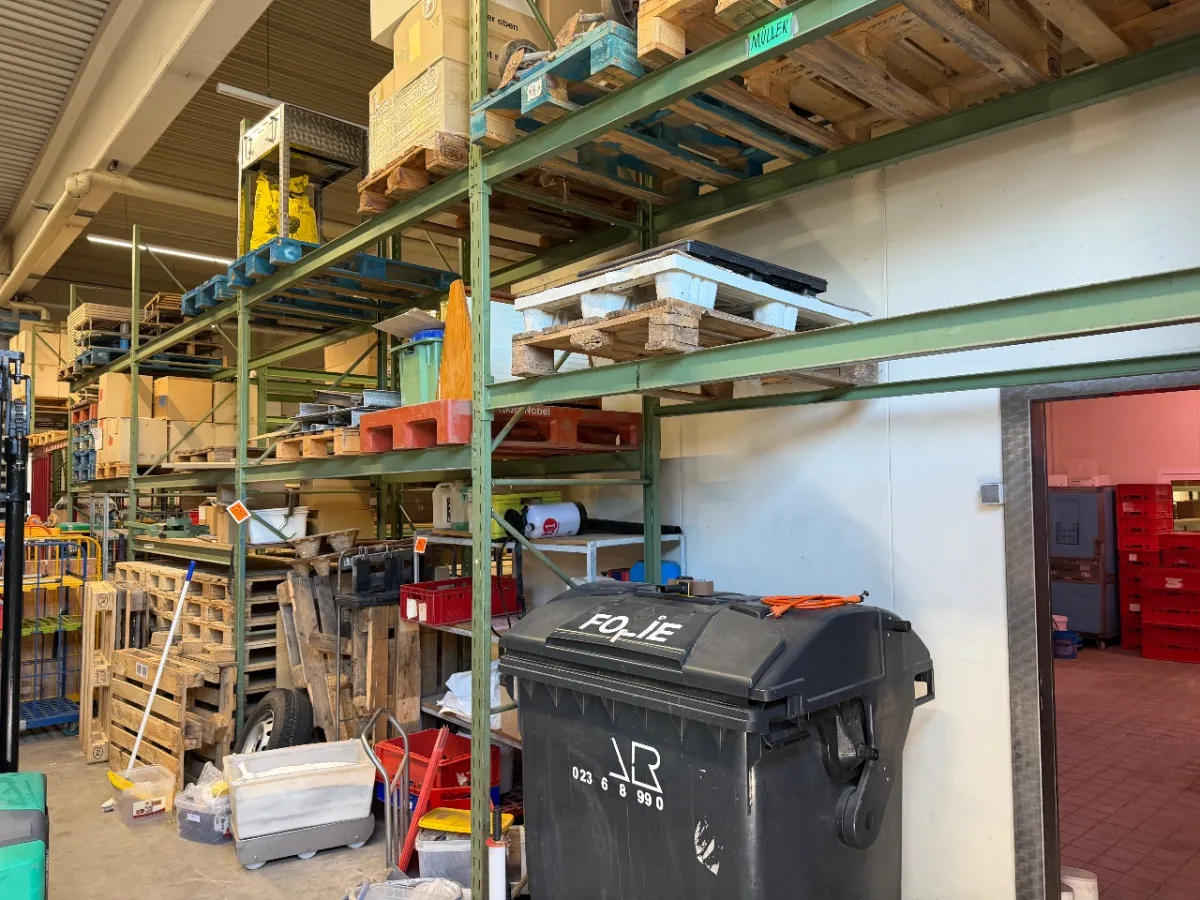 Heavy-duty pallet racking (6 bays + crossbars) + wooden shelves