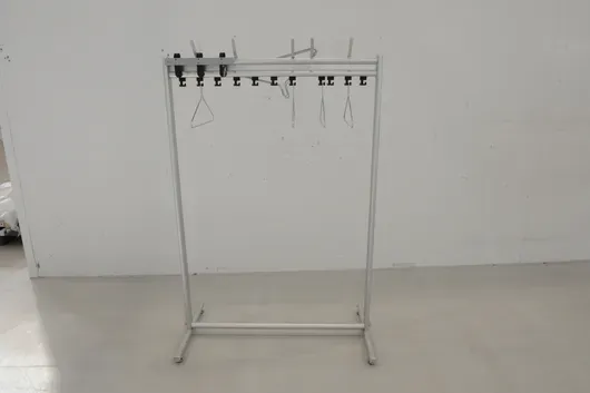 1x věšák na oblečení