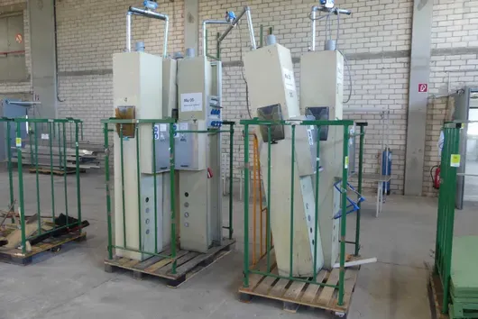 Partij stroomrails/industriebenodigdheden, met 2 steunen