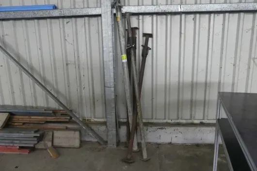 Lot of supports