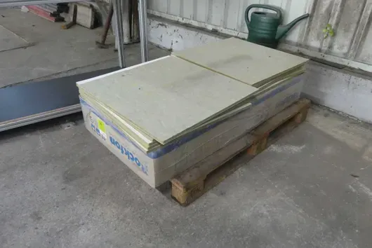 Lot of insulation material, with pallet