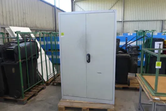 Metal cabinet