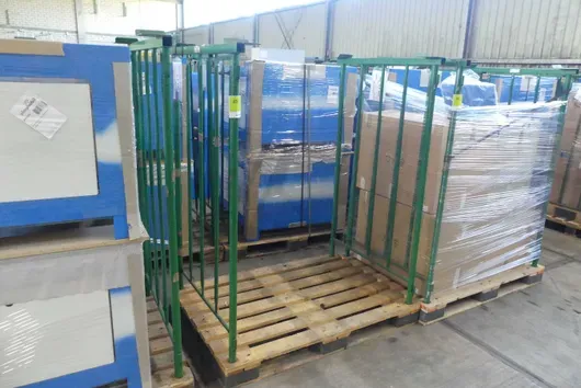 Storage side rail