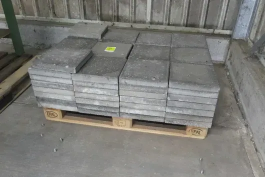 Partij steenplaten, met pallet