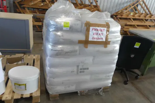 Mixed material lot, with pallet