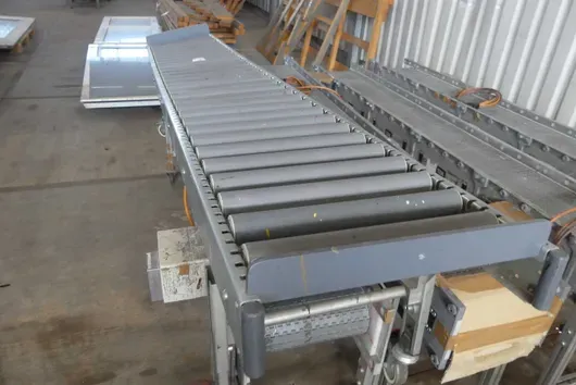 4x transportband en 1x rollenbaan