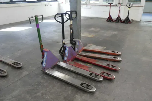 3x pallet trucks, various models