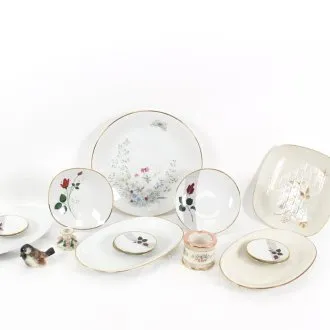 Sada křišťálu, porcelánu a kovových misek