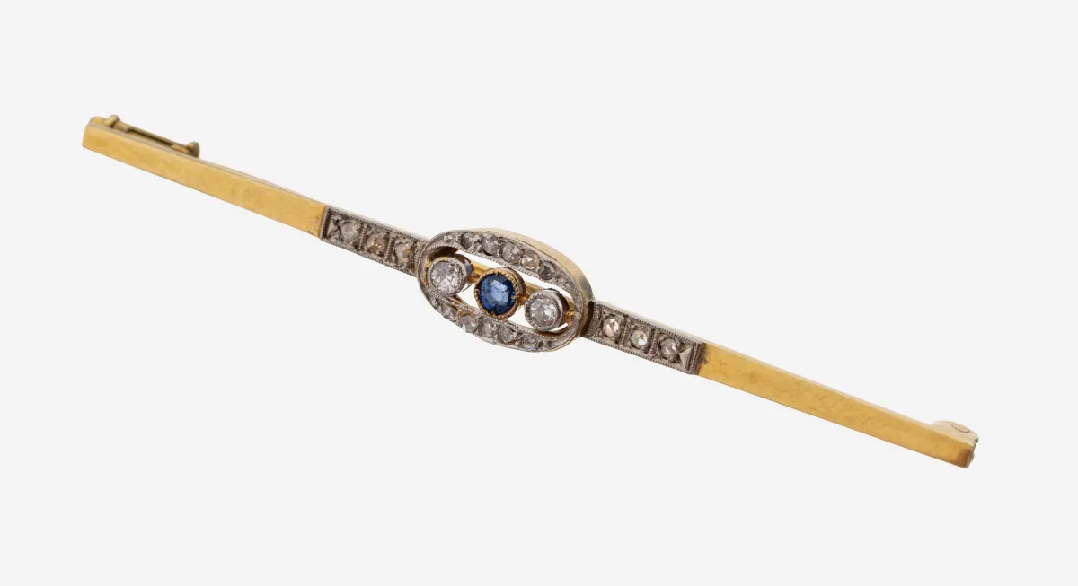14 kt Gold Saphir-Diamant-Brosche, 1930er Jahre, GG/WG 585/000, rundfacett. Saphir ca