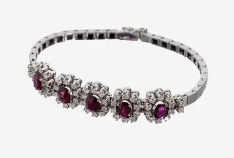 Náramek ze 14 kt zlata s rubíny a diamanty, 70. léta, bílé zlato 585/000, částečně saténové, 5 oválných fasetovaných