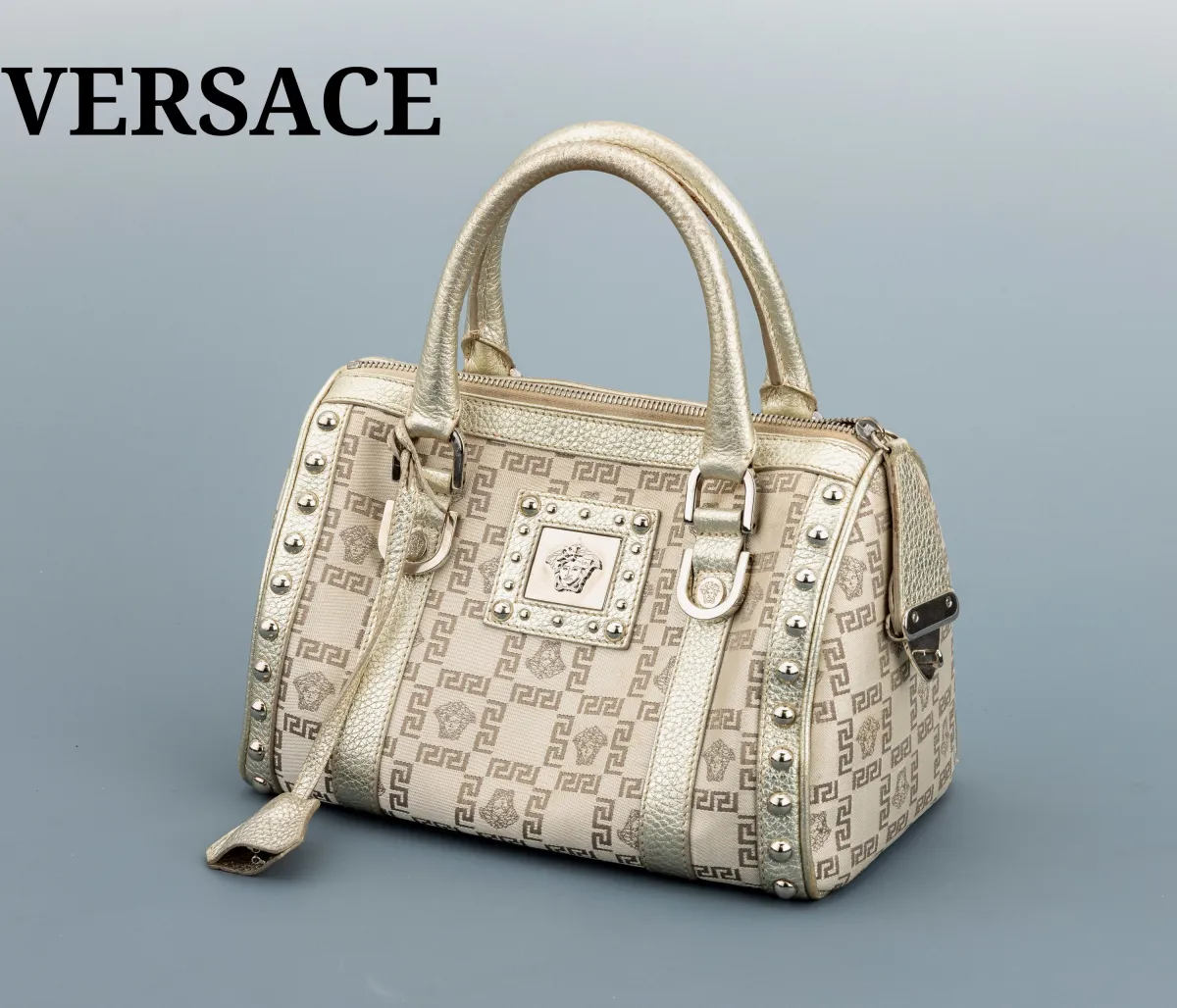 Sac à main VERSACE, "Snap Out of it", tissu doré avec broderie Versace, garnitures