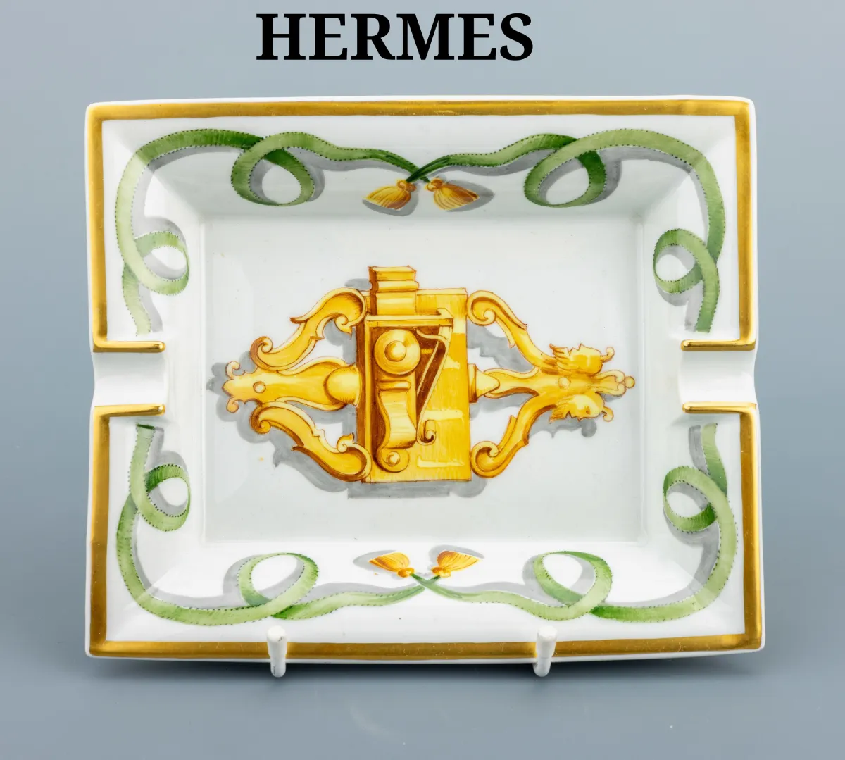 Cendrier HERMES, porcelaine, motif central d'une serrure historique