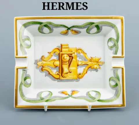 Cendrier HERMES, porcelaine, motif central d'une serrure historique