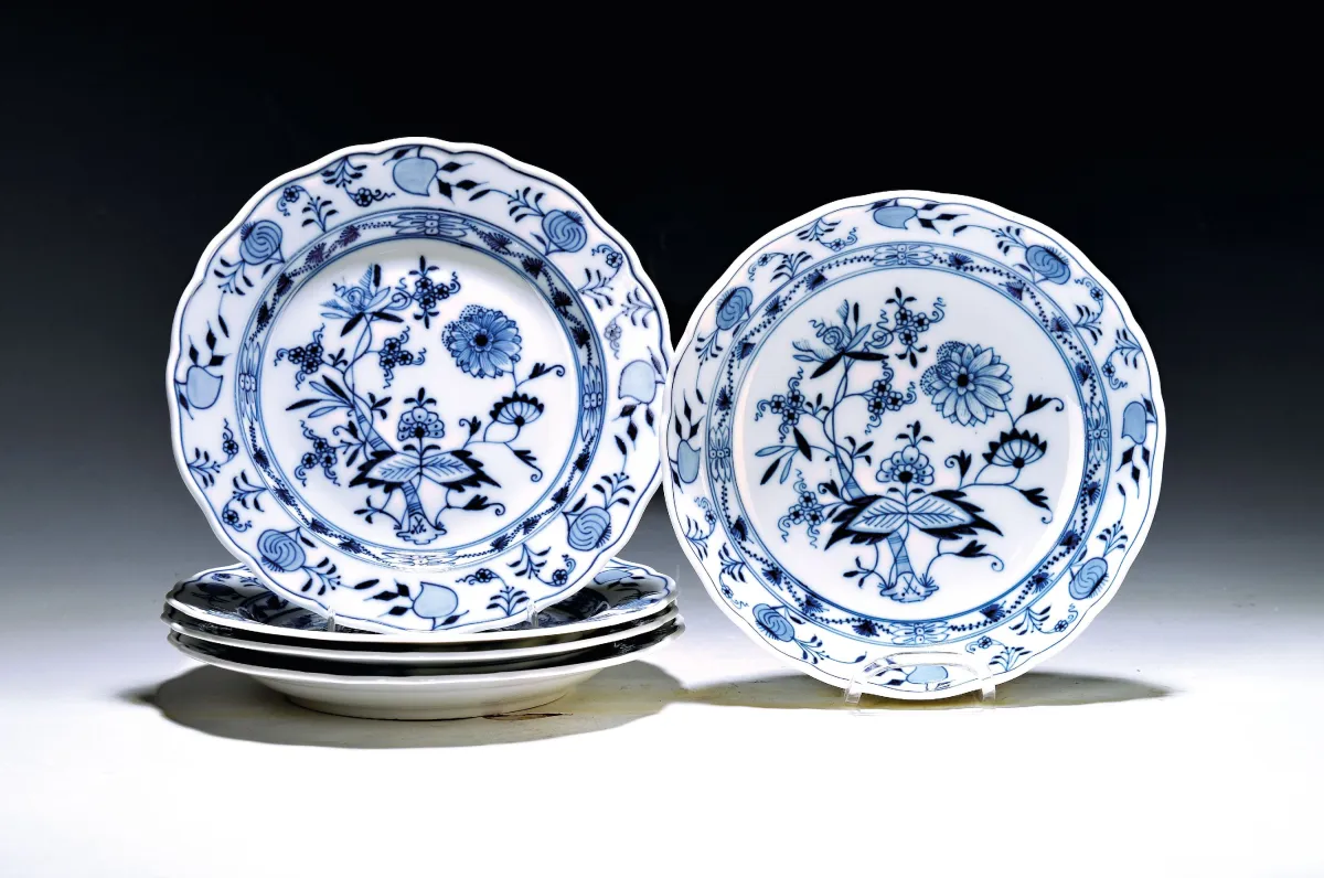 5 предметов фарфора, Meissen, 1-я половина 20 в., синий лук под глазурью