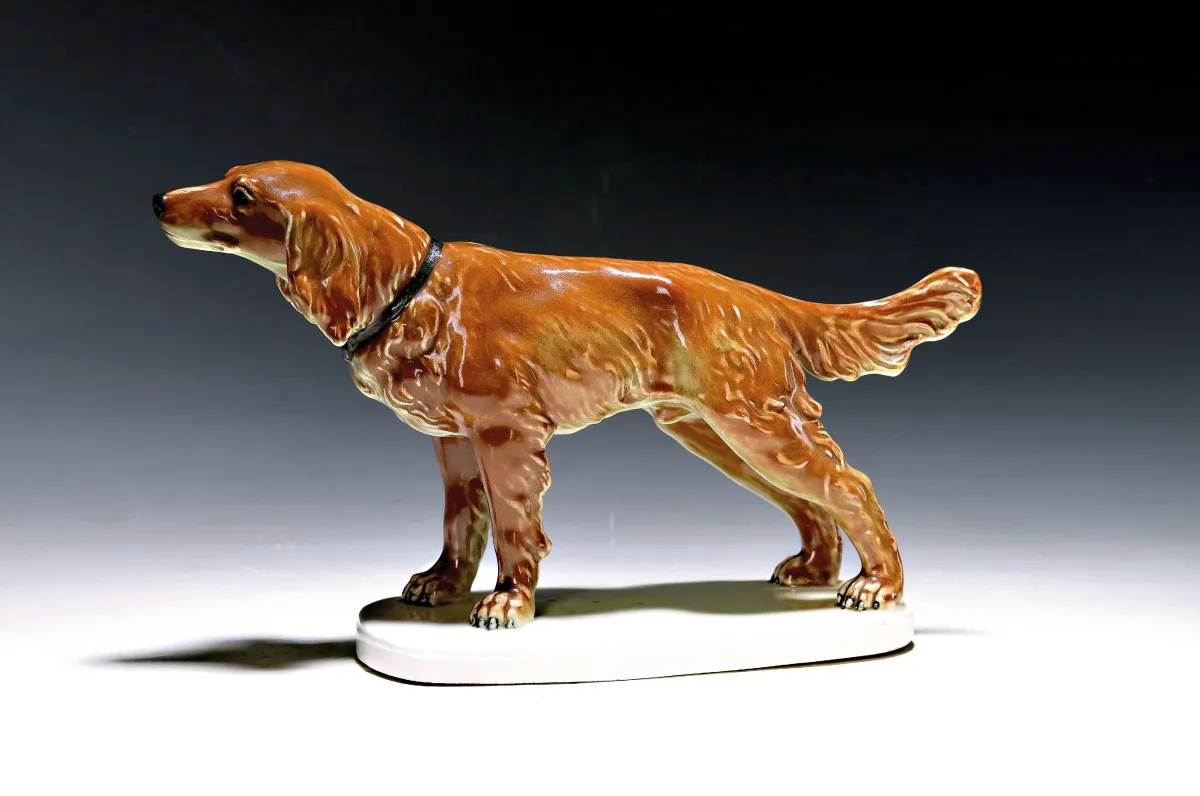 Porzellanfigur, Hutschenreuther, 20. Jh., stehender Jagdhund, bunt bemalt, gemarkt H