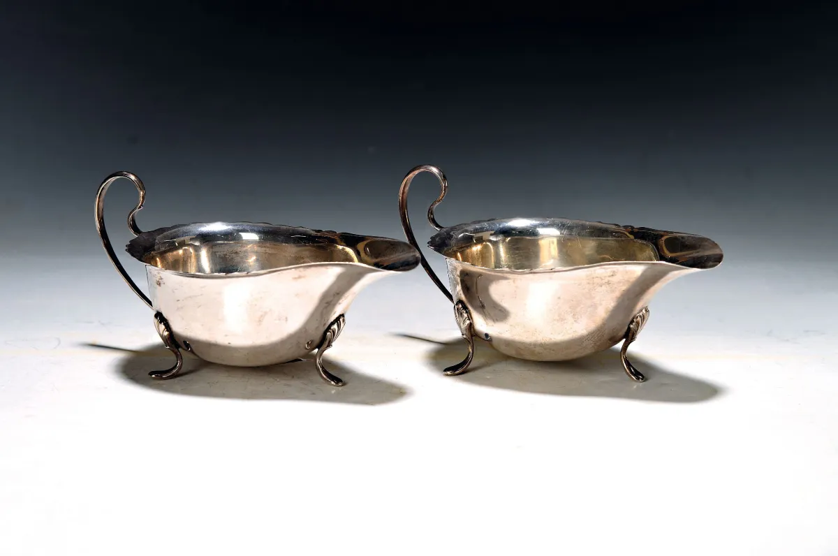 Paar Milchgießer, W.Neale & Sons Ltd., Birmingham, 1931, Sterlingsilber, 202g, gepunzt,