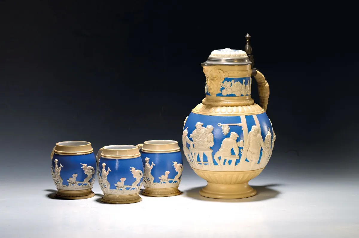 Pichet à bière et six chopes, Mettlach, Villeroy & Boch, 1895, grès fin, num. 2210 et