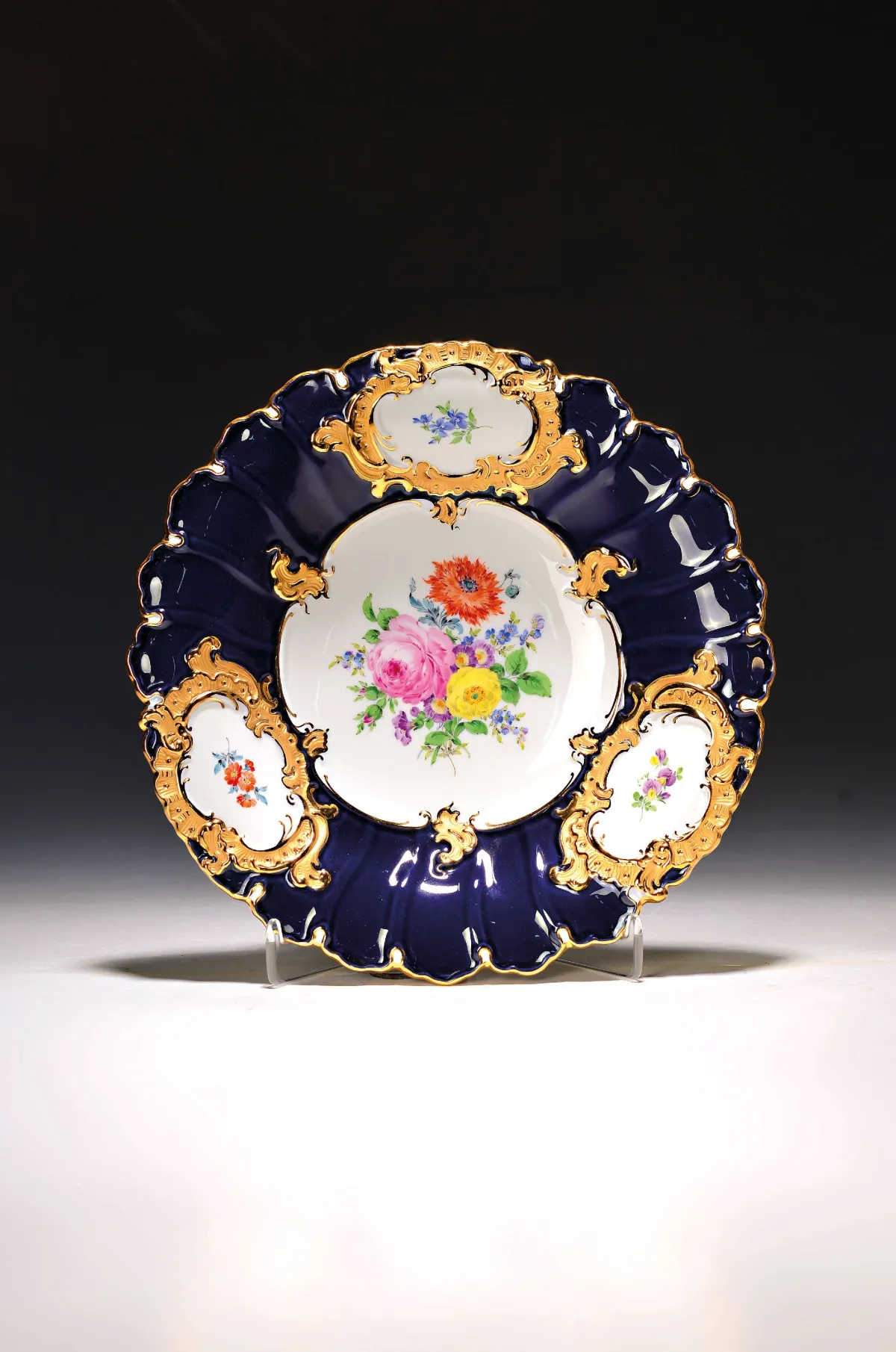 Display plate with royal blue ground, Meissen, after 1945, 2nd choice, porcelain, relief decoration