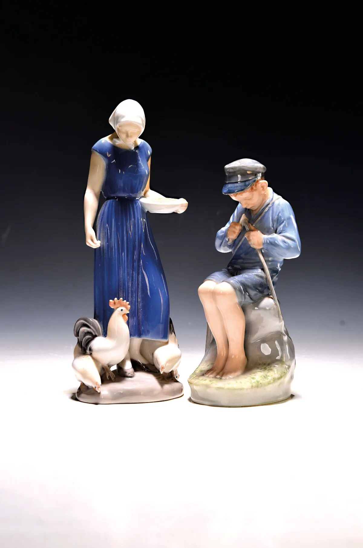 2 фарфоровые фигурки, Royal Copenhagen и Bing & Gröndahl, фарфор, RC: мальчик за