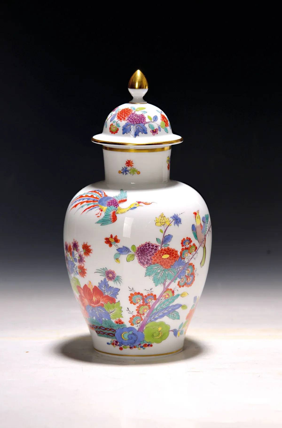 Vase couvert avec peinture indienne de rochers, fleurs et oiseaux, Meissen, après 1945, 2e choix,