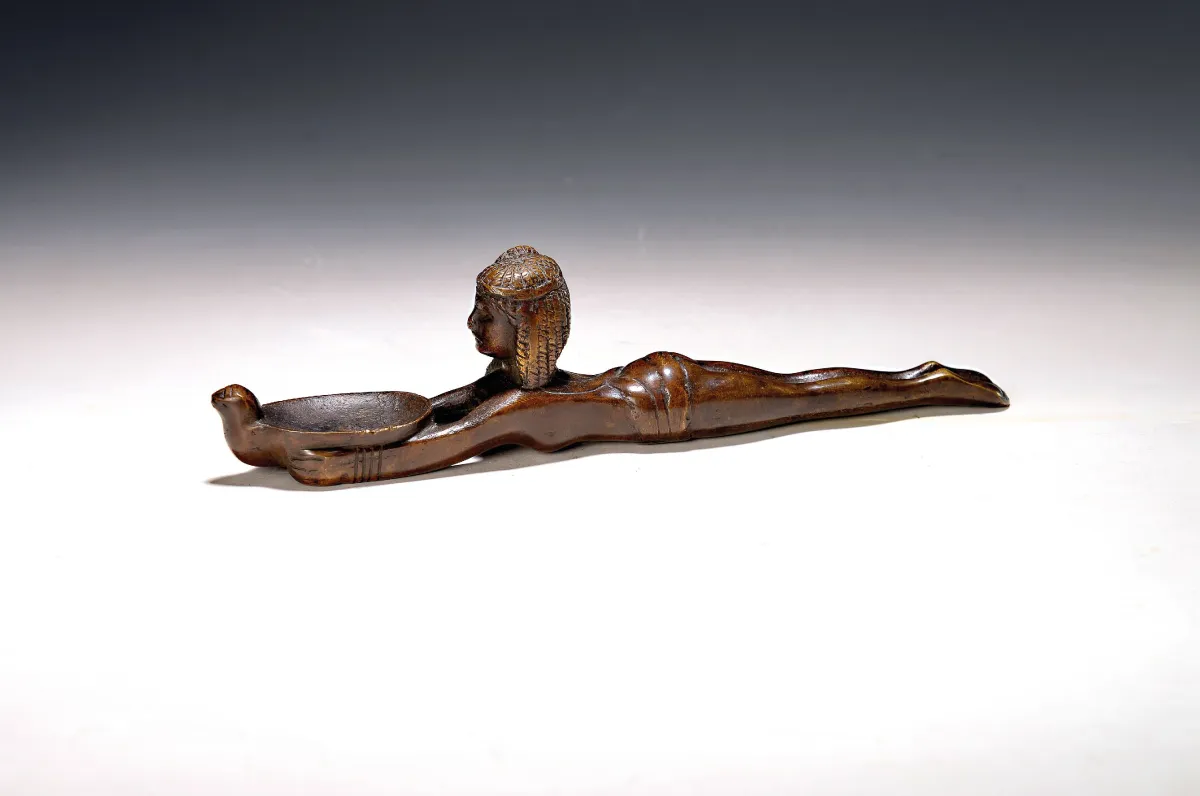 Bronzeskulptur, Frankreich, um 1900, Darstellung einer liegenden Ägypterin, H. ca