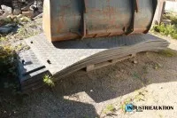 Floor plates