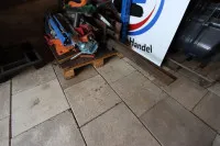 1 Europalette mit div. Metallresten, Anbauteile