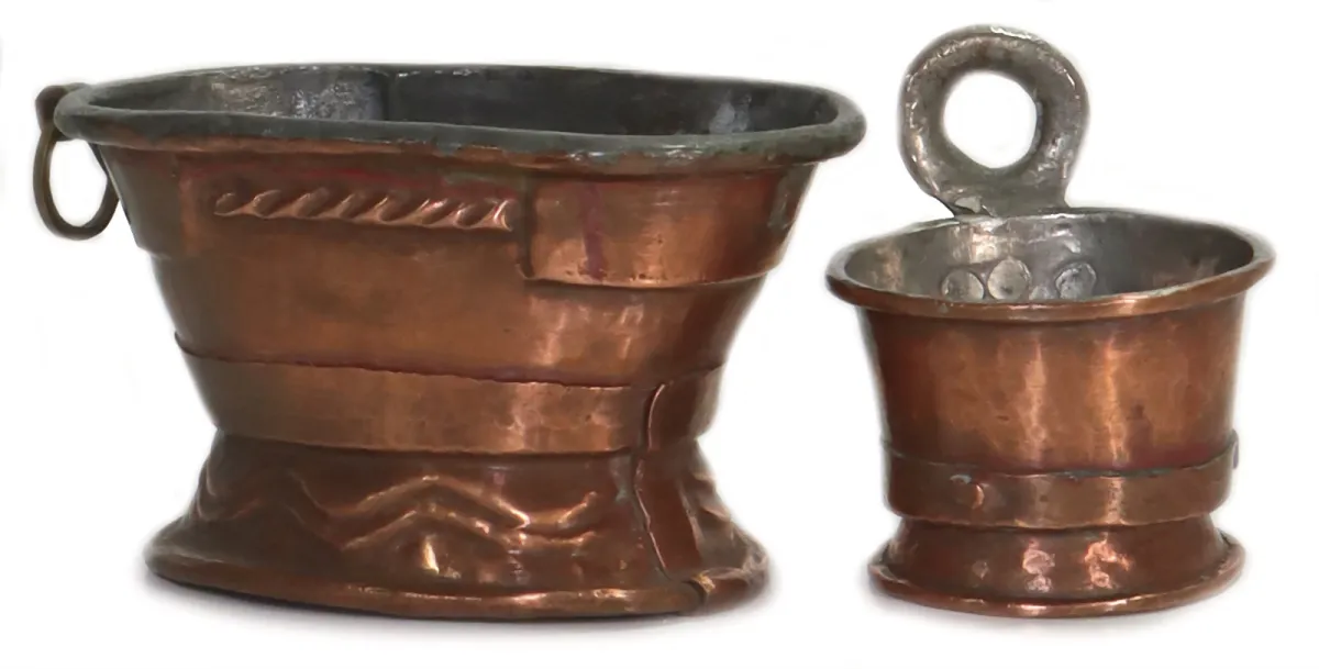2 pièces en cuivre martelé anciennes