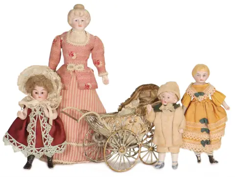 4 pièces, poupées de maison de poupée