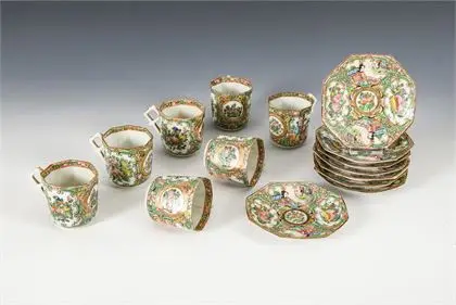 Petit service restant en porcelaine fine