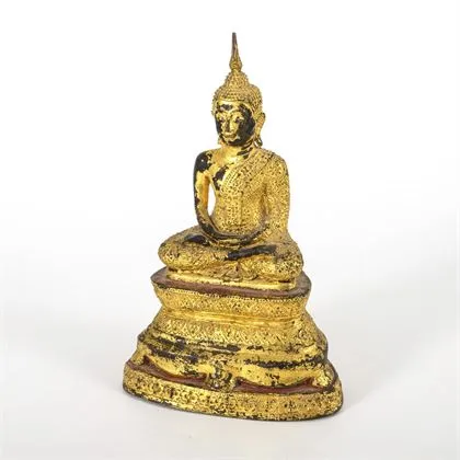 Budda na wielopoziomowej podstawie