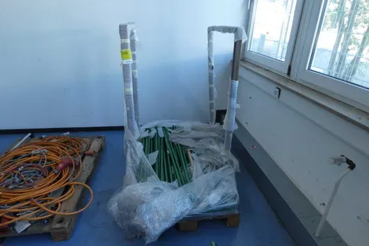 Posten Halterung, mit Palette