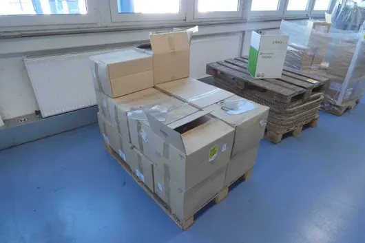 Partij sluitetiketten, met pallet