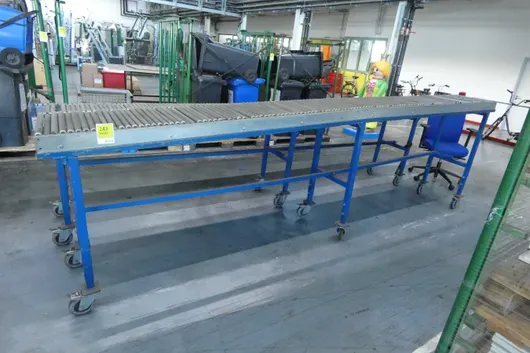 Gravity roller conveyor
