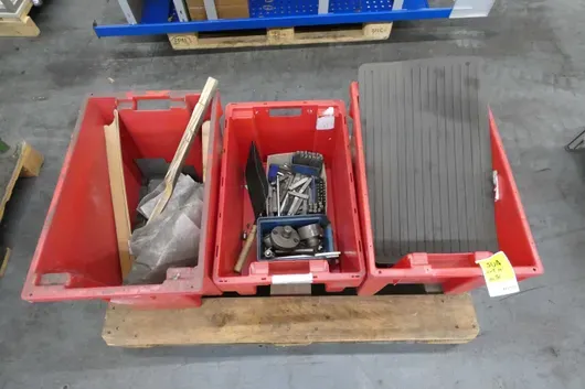 Lot of tools/accessories/miscellaneous, with pallet
