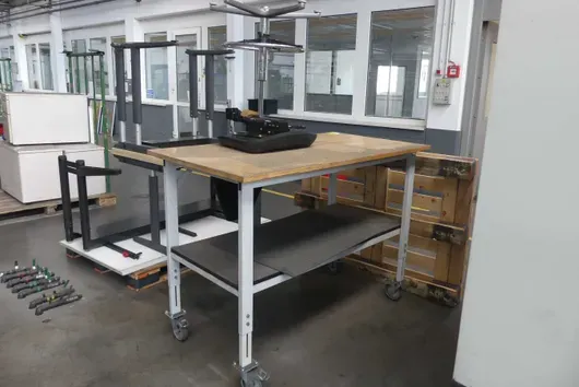 Mobile workbench, with work chair