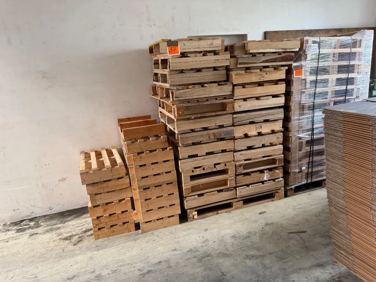 Posten Holz-Paletten (Abm.: 80 x 40 cm)