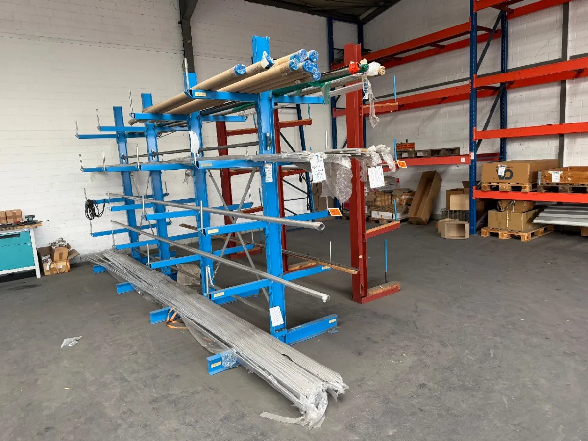 Double-sided cantilever rack (OHRA)