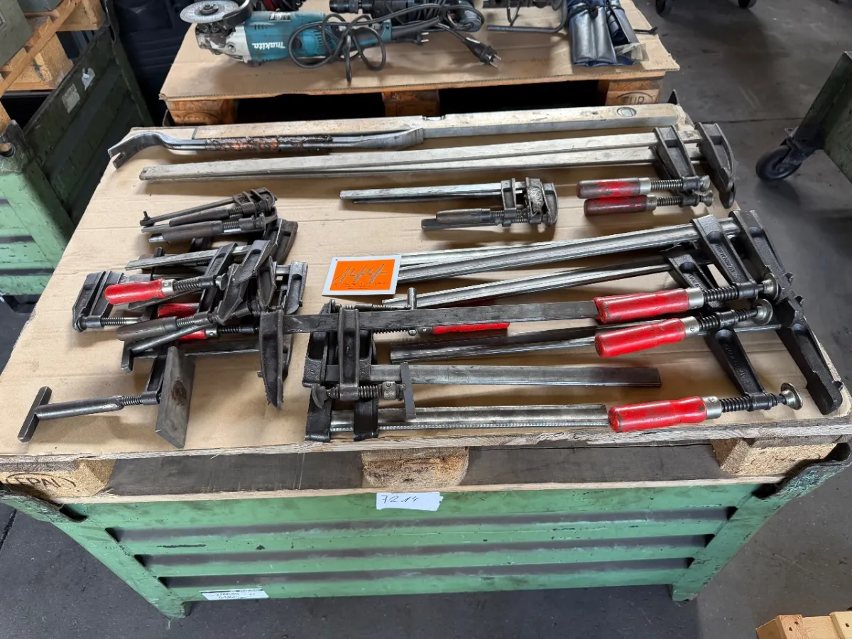 Posten div. Schraubzwingen