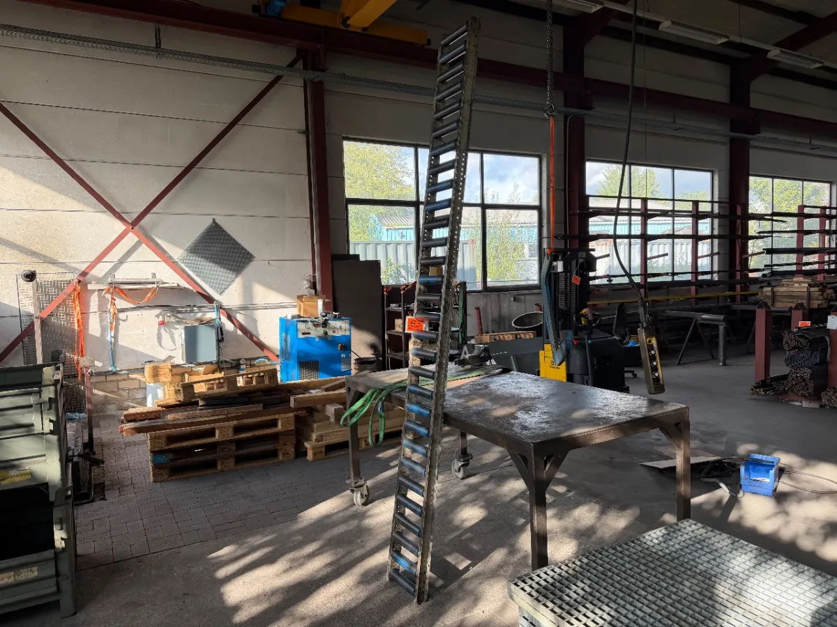 Roller conveyor (length: 300 cm)