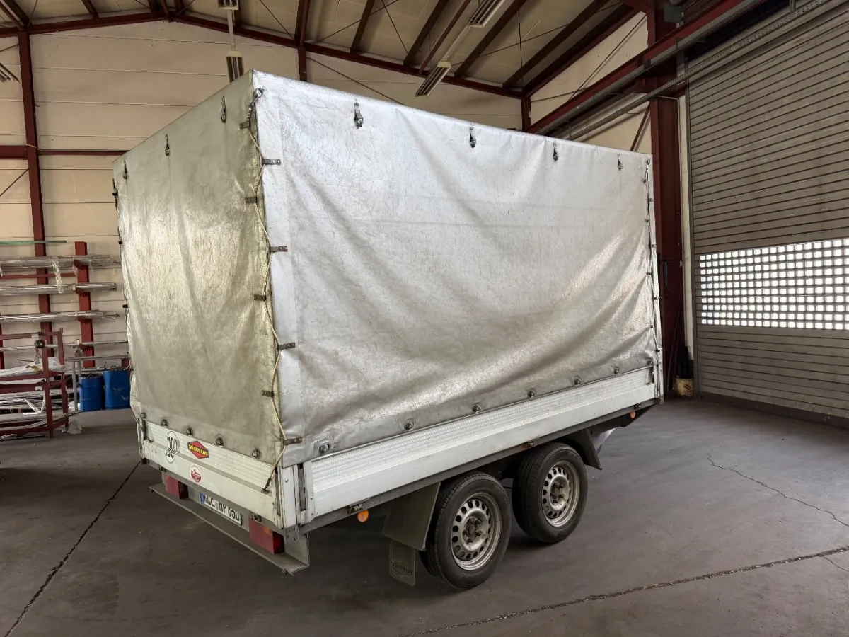 Trailer (tarpaulin + bows)