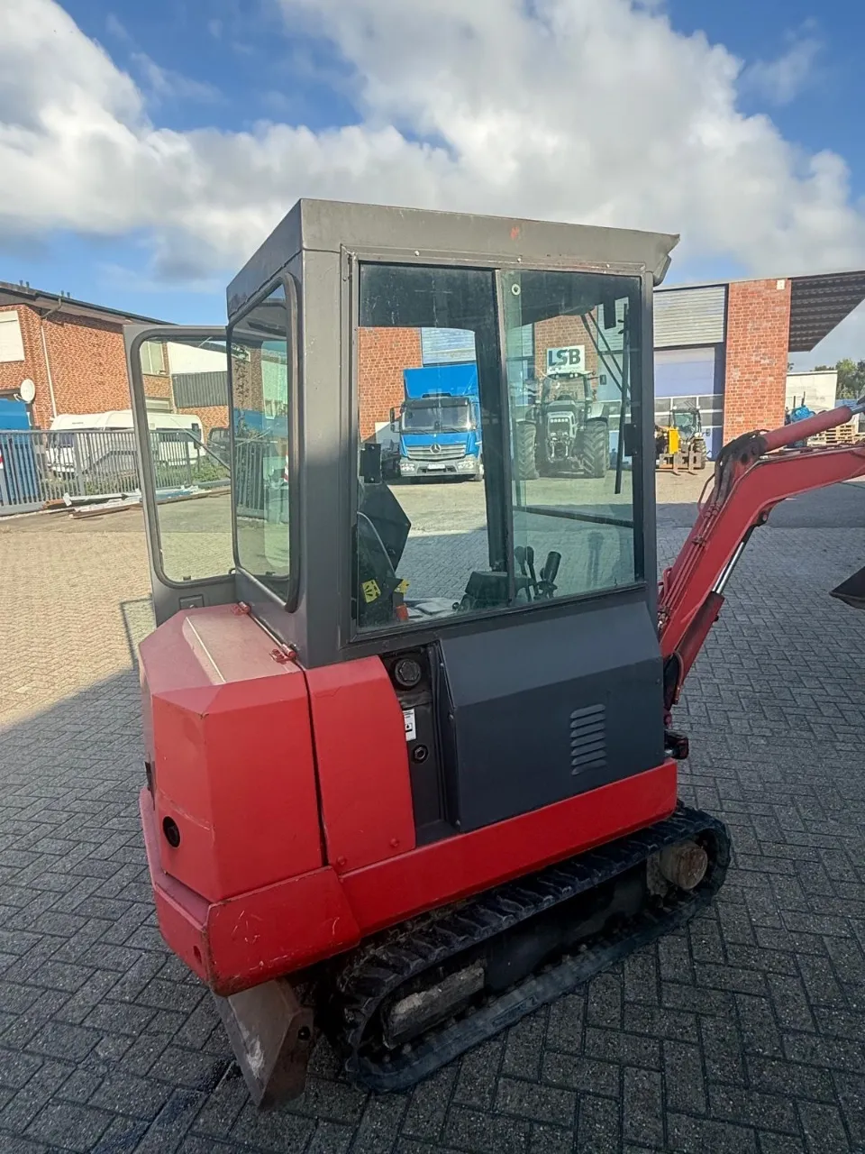 Mini bagr (Bobcat, 220)