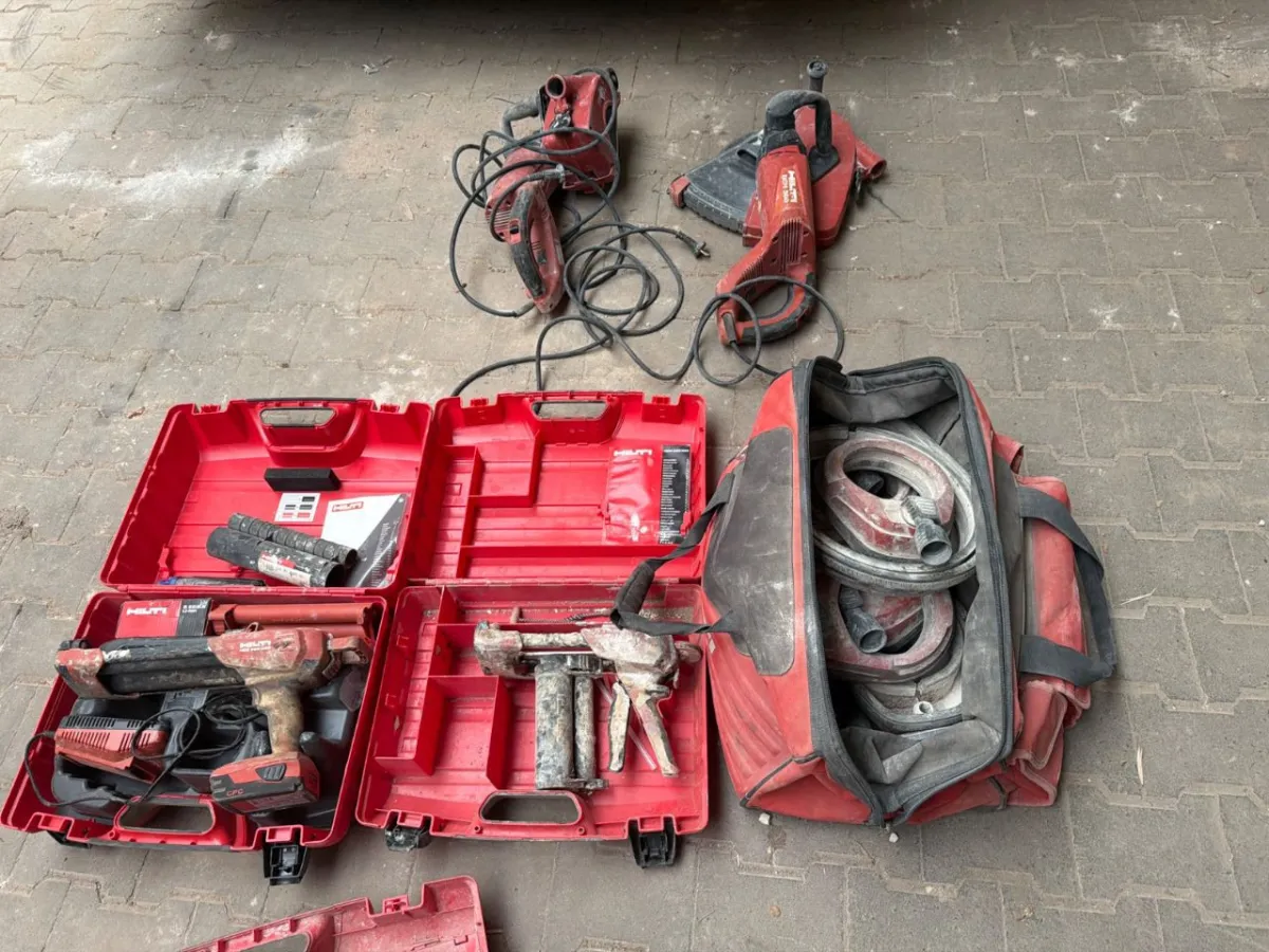 Sada různých zařízení Hilti (částečně na náhradní díly)