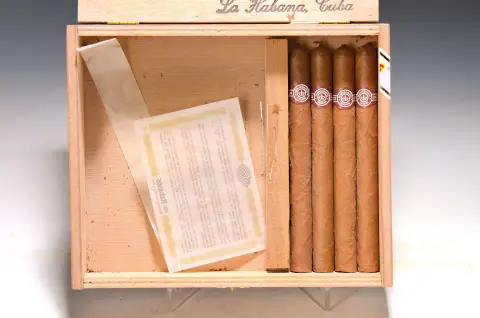 Caisse de 25 avec 4 Monte Cristo Especiales No. 2, Cuba, 2010, Laguito No. 2, Ringmaß 38,