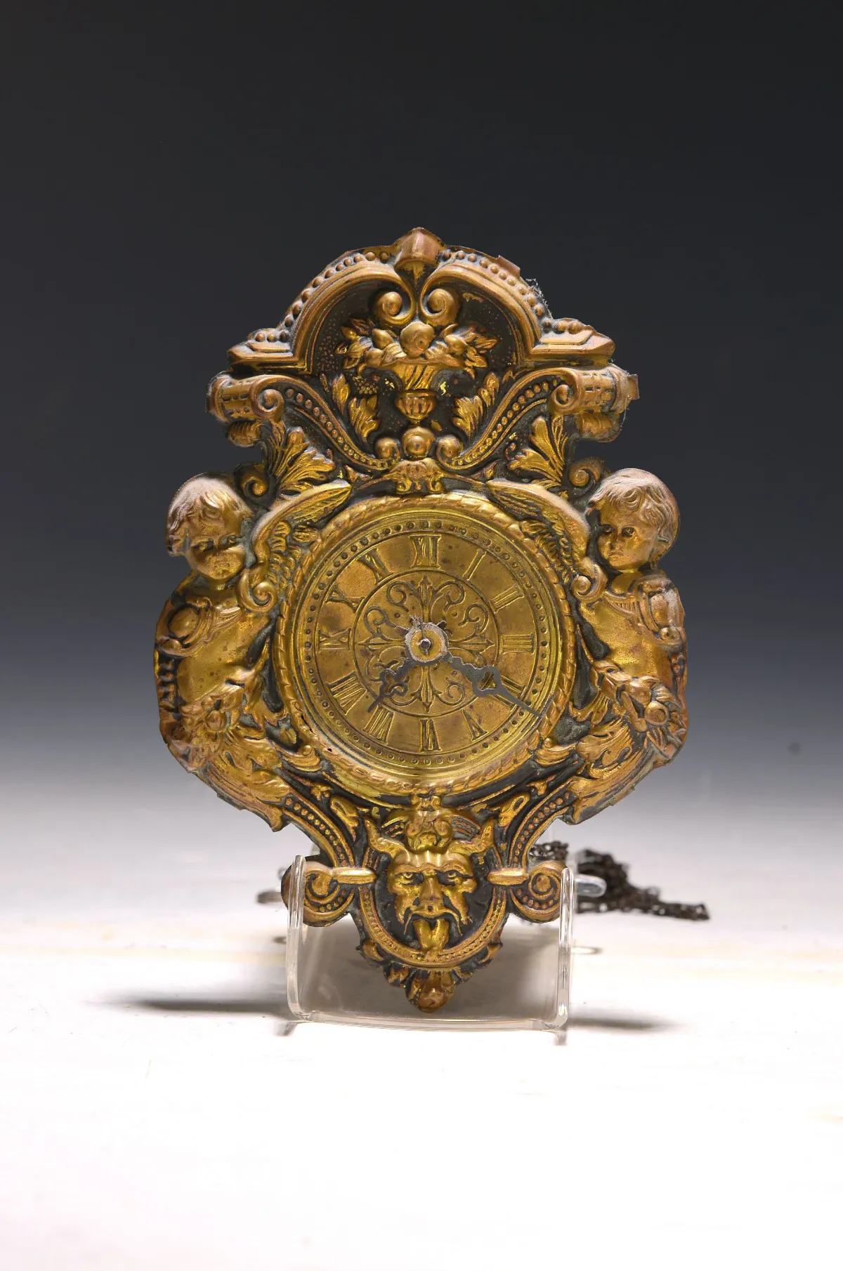Horloge dite Jockele, Forêt-Noire vers 1860/70, plaque en laiton estampée sur support