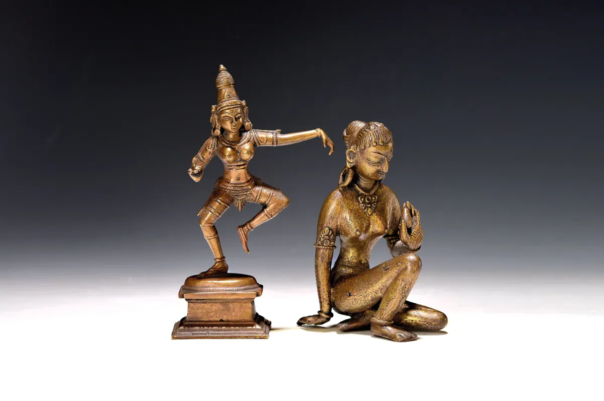 Deux figures en bronze, probablement Népal, 20e s., déesse Parvati une fois assise et une fois