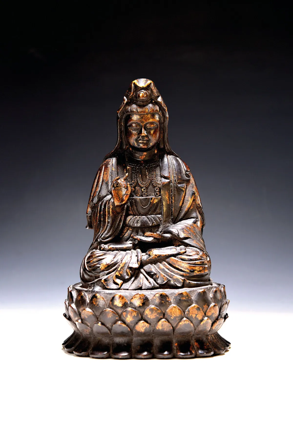 Guanyin, Chine, 20e s., bronze, posture méditative, drapé élégant, Vitarka