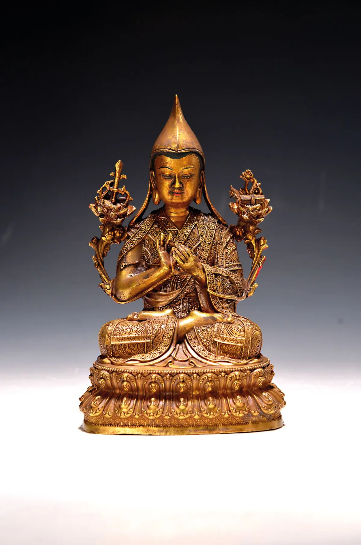 Tsongkhapa, moine à chapeau jaune, Tibet/ Sino-Tibet, 20e s., bronze, richement décoré